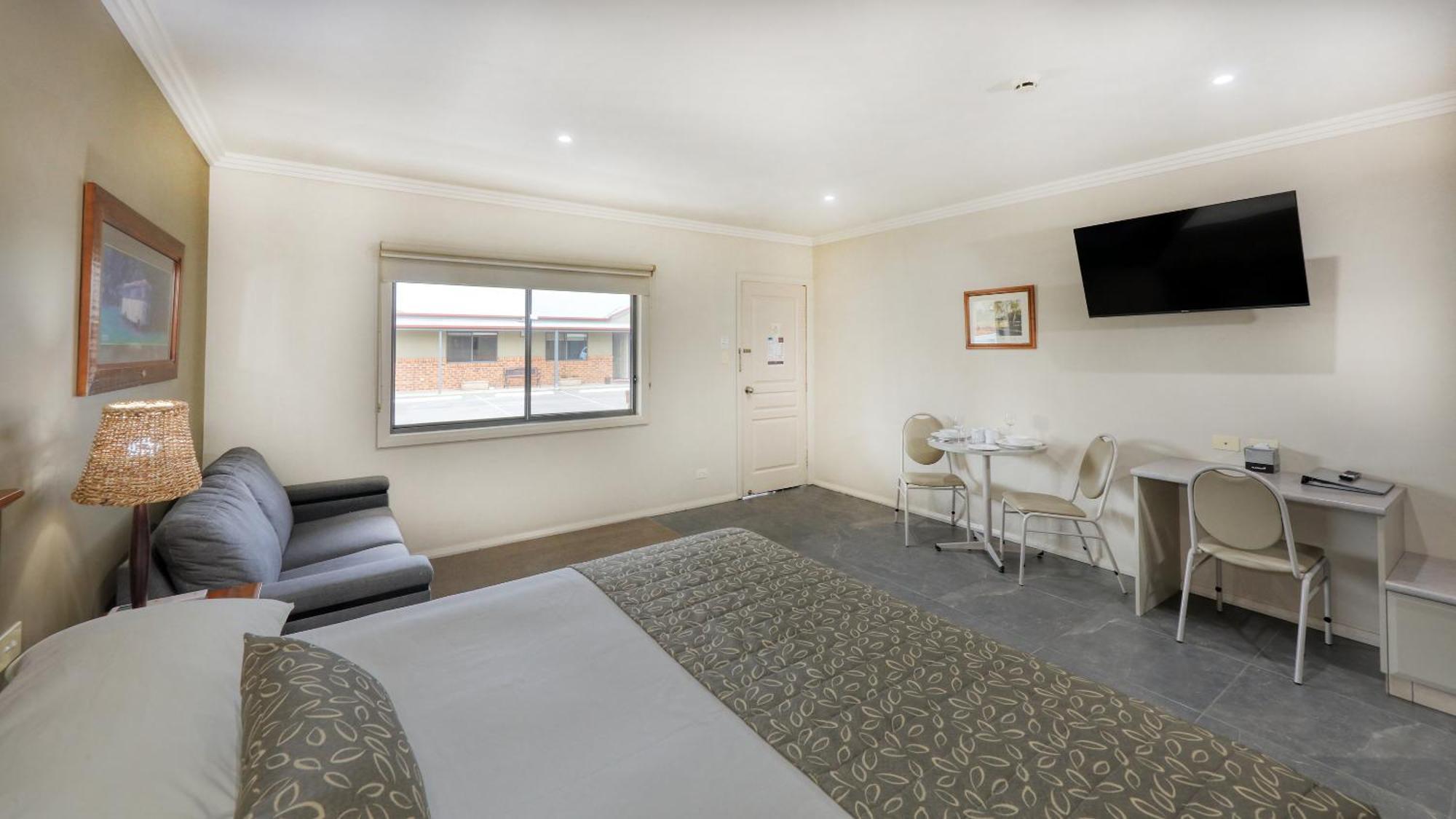 The Saltbush Motor Inn เฮย์ ภายนอก รูปภาพ
