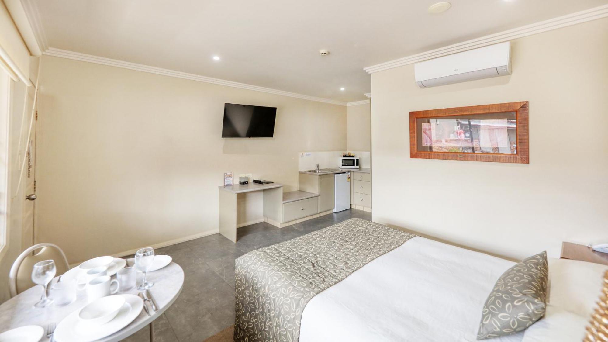 The Saltbush Motor Inn เฮย์ ภายนอก รูปภาพ