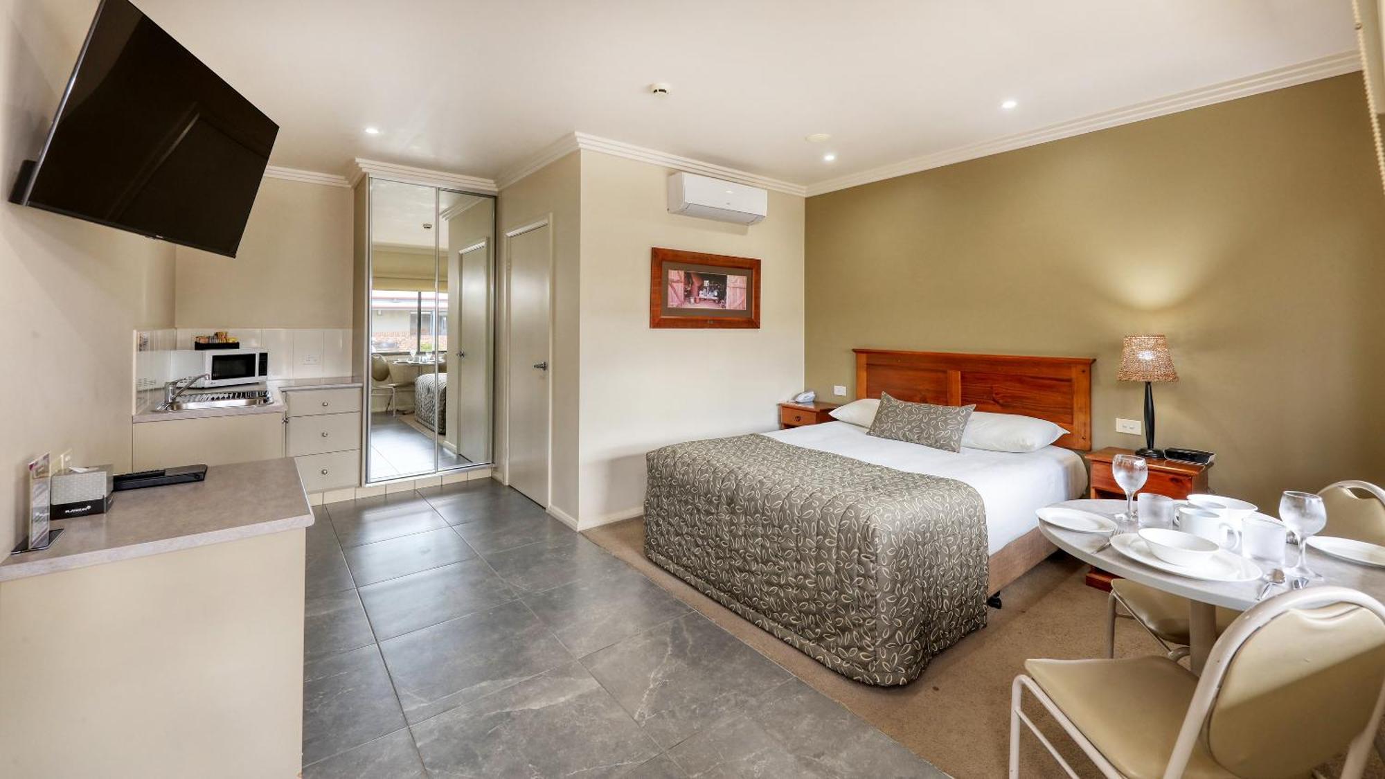 The Saltbush Motor Inn เฮย์ ภายนอก รูปภาพ