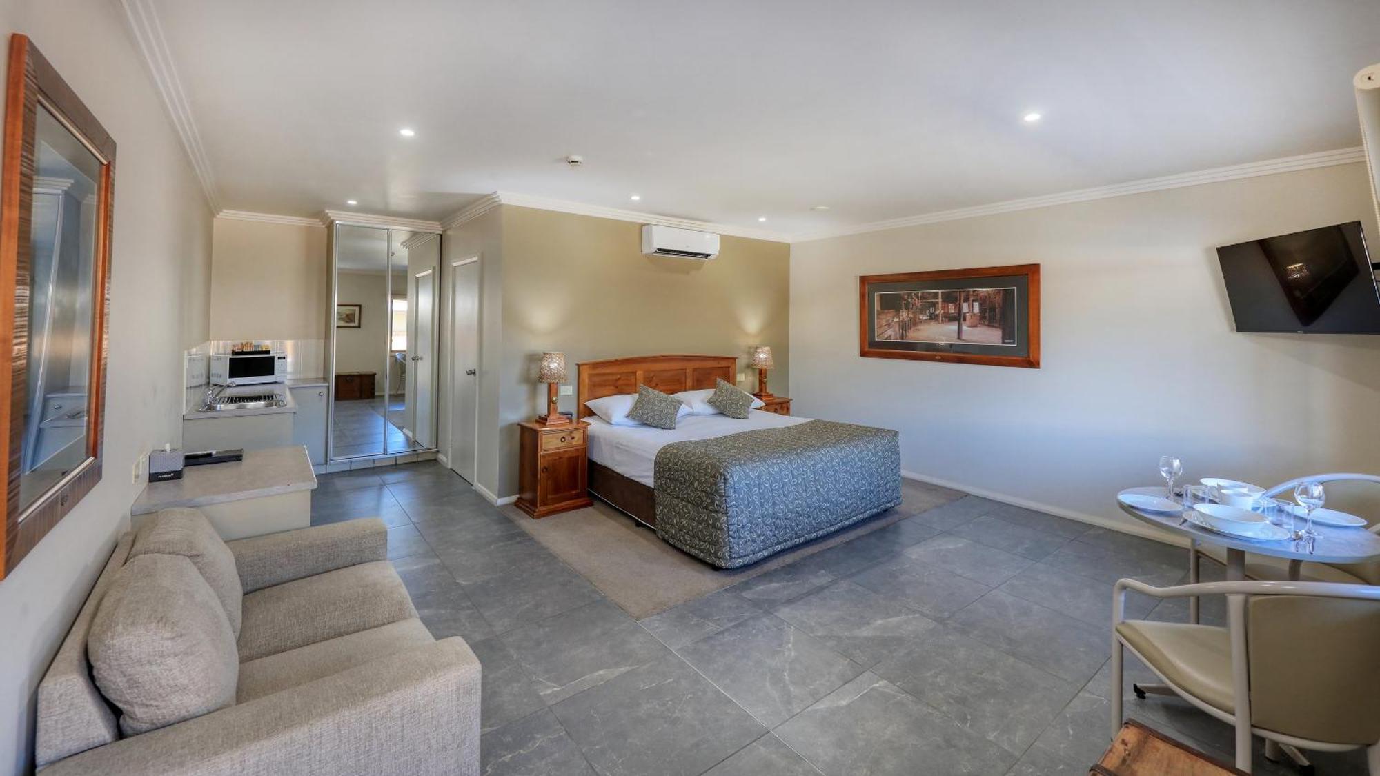 The Saltbush Motor Inn เฮย์ ภายนอก รูปภาพ