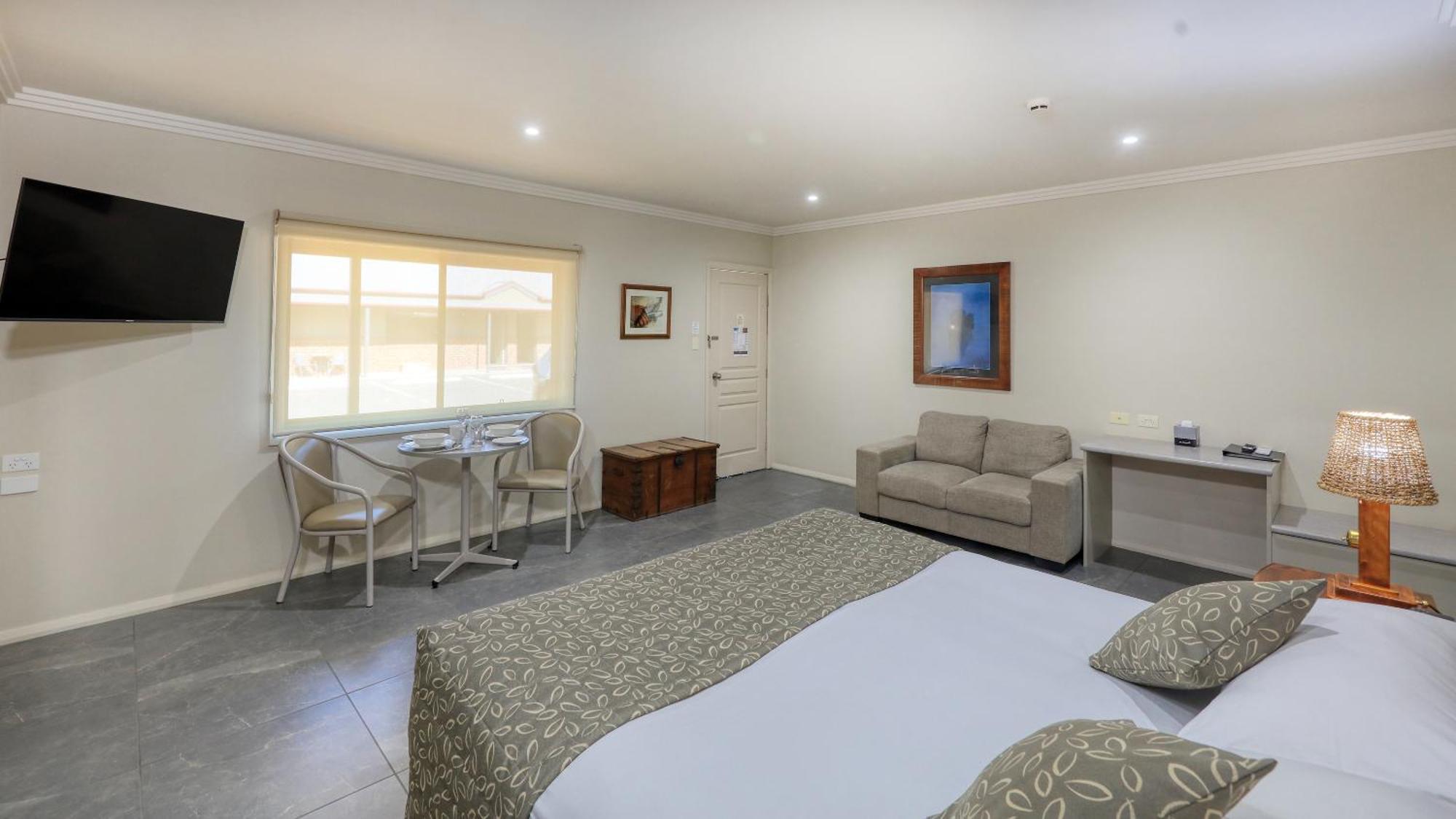 The Saltbush Motor Inn เฮย์ ภายนอก รูปภาพ