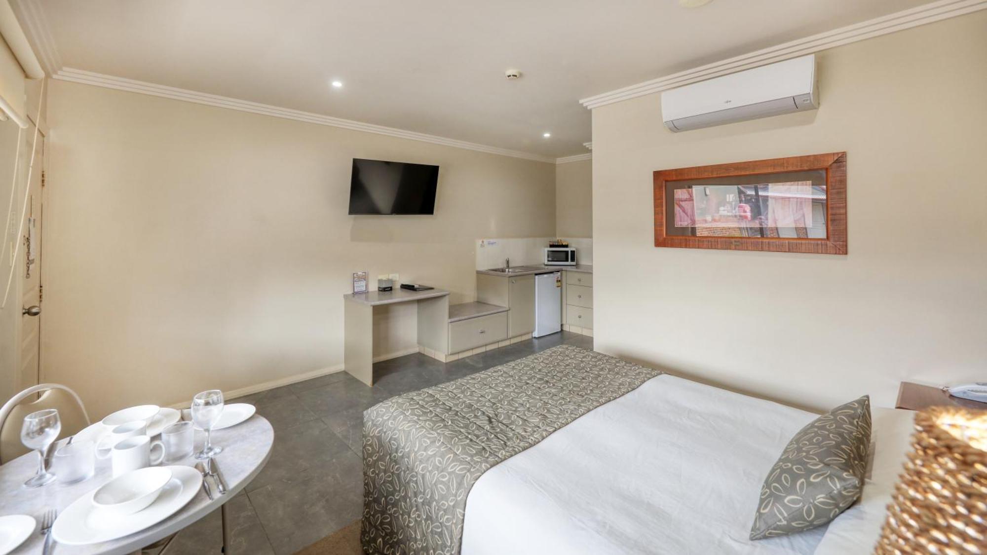 The Saltbush Motor Inn เฮย์ ภายนอก รูปภาพ