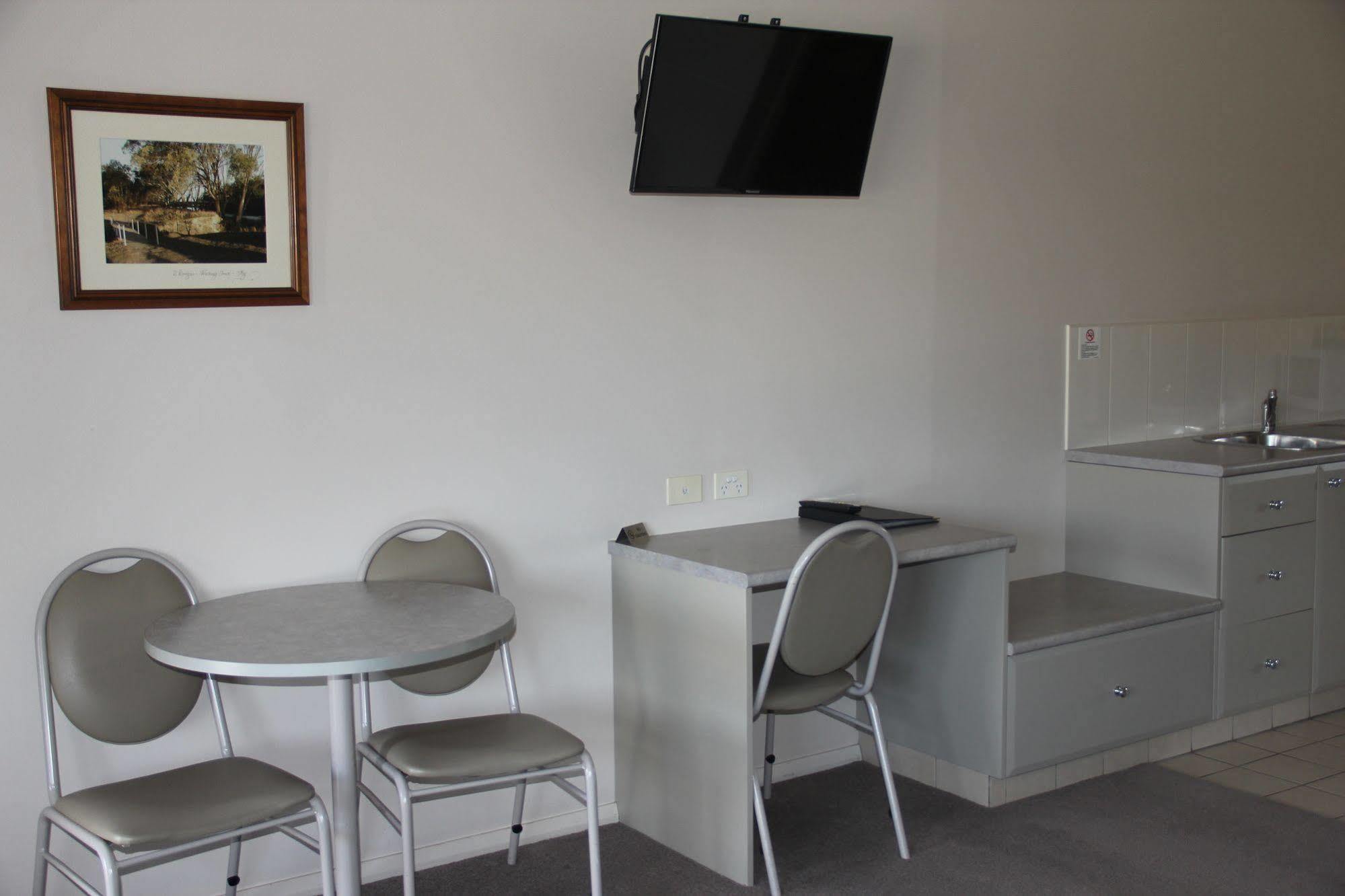 The Saltbush Motor Inn เฮย์ ภายนอก รูปภาพ