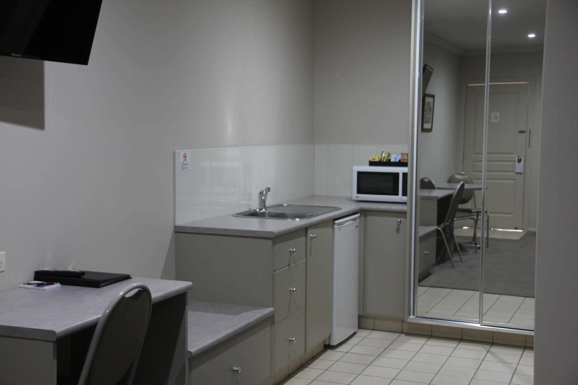 The Saltbush Motor Inn เฮย์ ภายนอก รูปภาพ