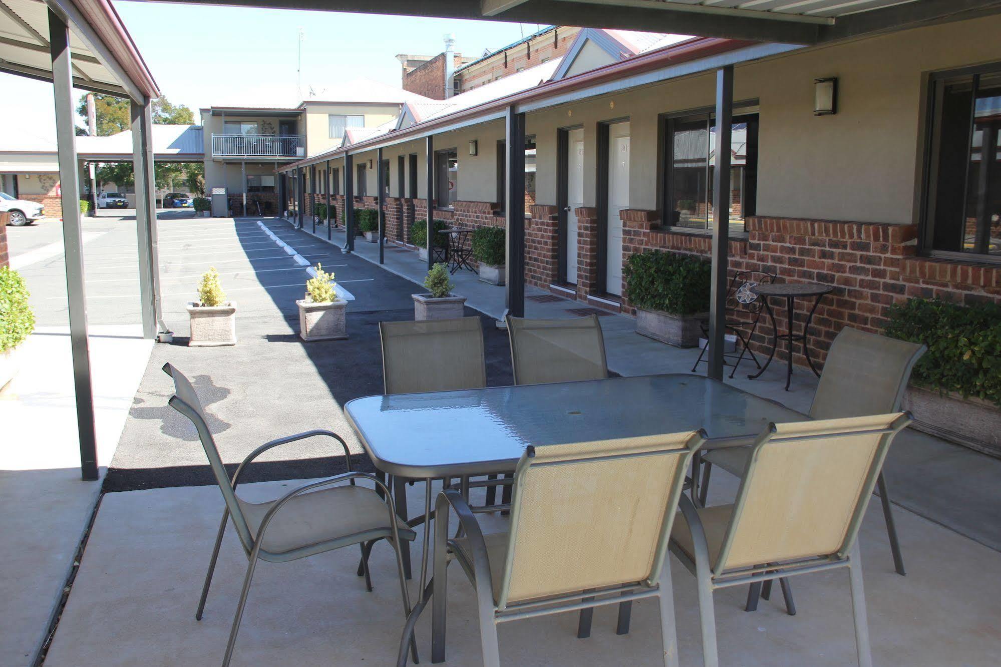 The Saltbush Motor Inn เฮย์ ภายนอก รูปภาพ